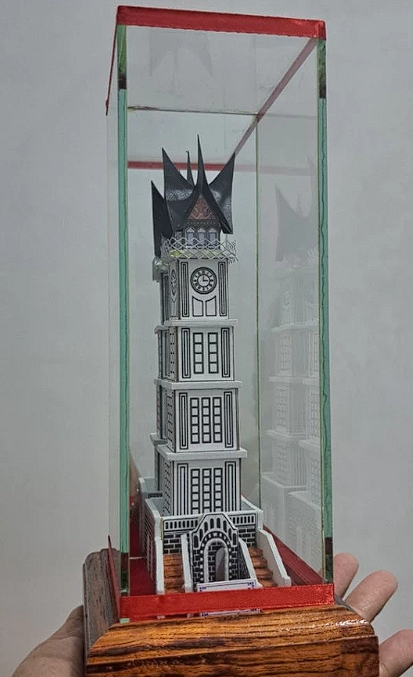 Miniatur Jam Gadang