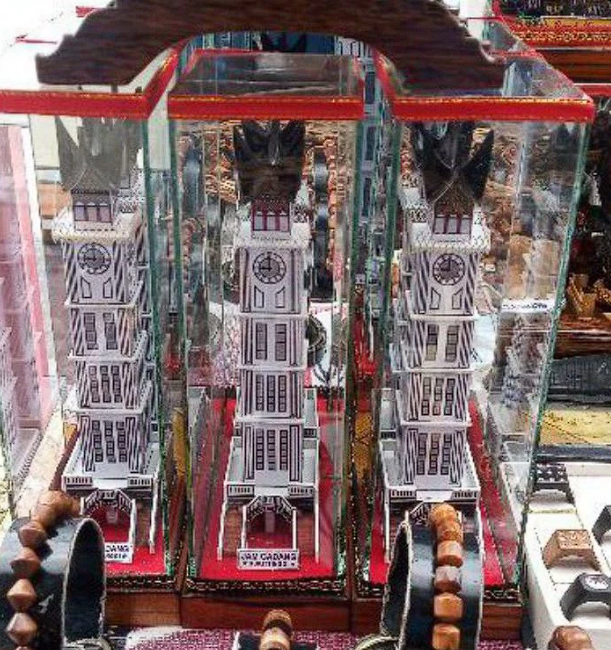 Miniatur Jam Gadang